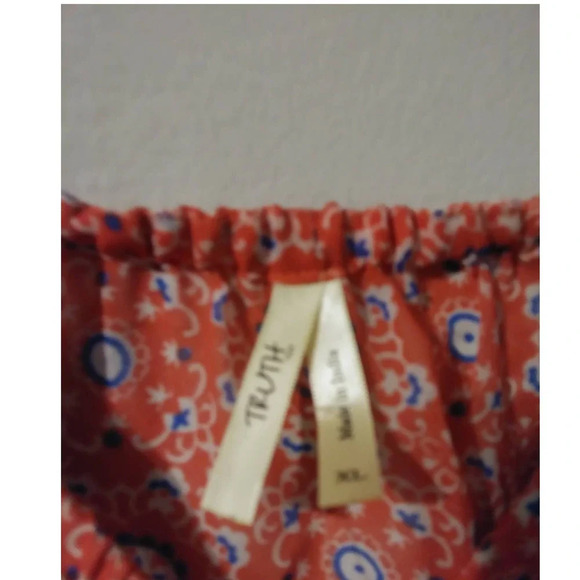 Truth Print Cold Shoulder Top - Picture 4 of 6